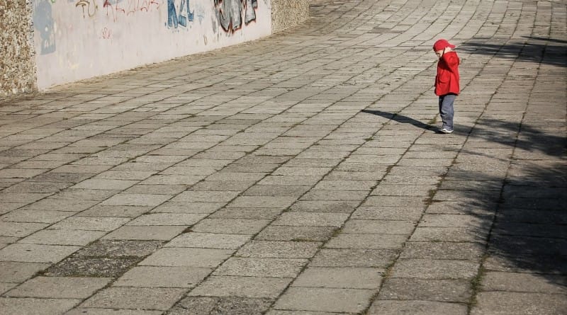 Napačne besede otroku škodujejo - izogibajte se jih
