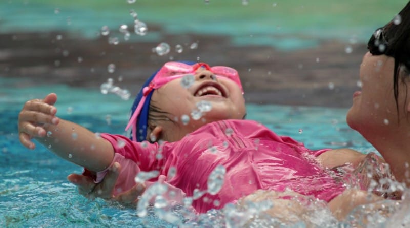 Z otrokom na morje - katera zdravila naj vzamemo s seboj?