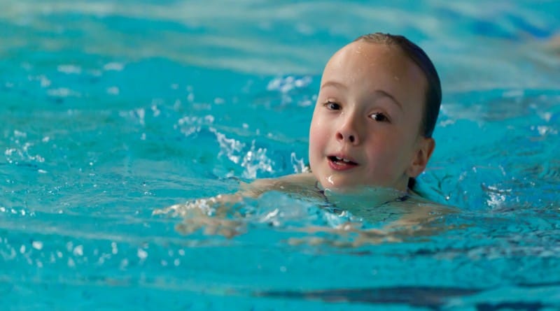 Kako naučimo otroka plavati