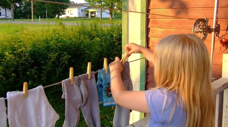 Katera hišna opravila so primerna za vašega otroka?