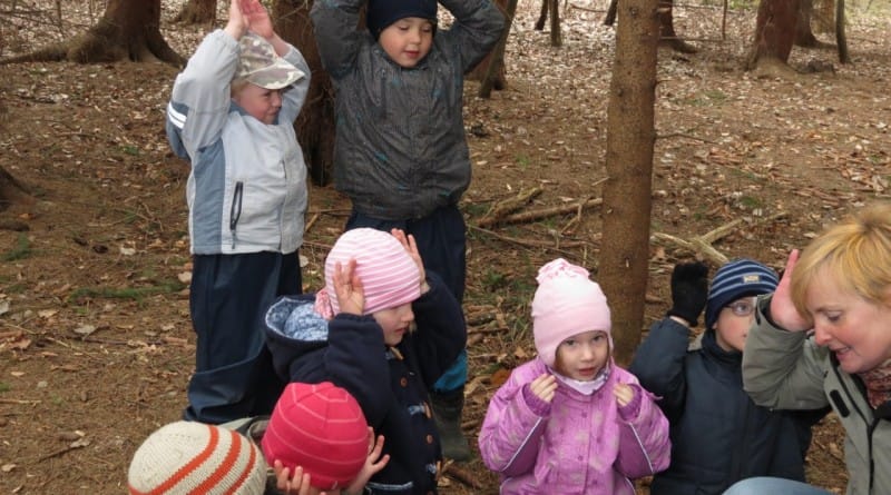 Danska: otroke je najbolje pustiti v gozdu