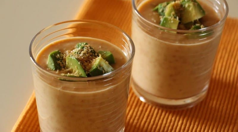 MArelični jogurt z avokadom in kokosom