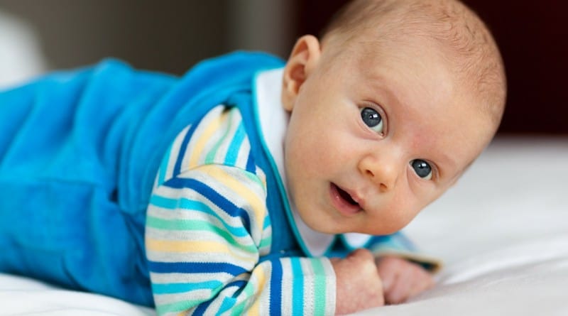 Trebušni položaj pri dojenčku je pomemben