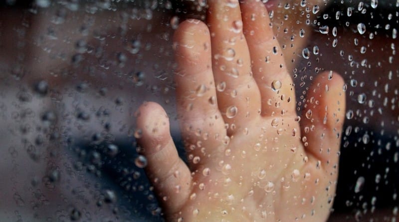 10 razlogov, zakaj bi otroci deževni dan morali preživeti zunaj