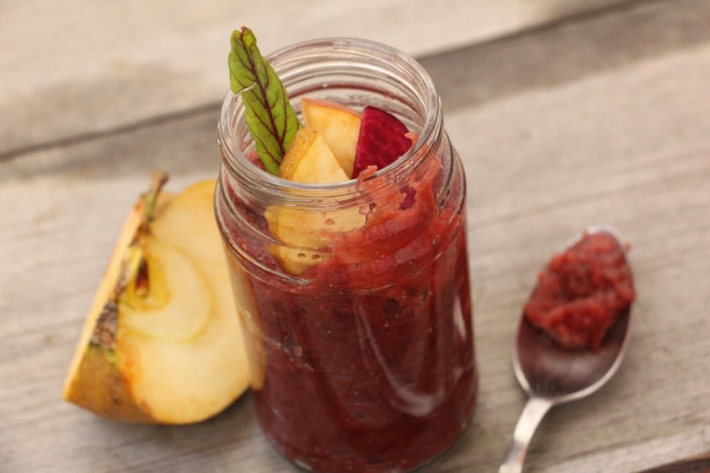 Rdeči pšenični zdrob z jabolki