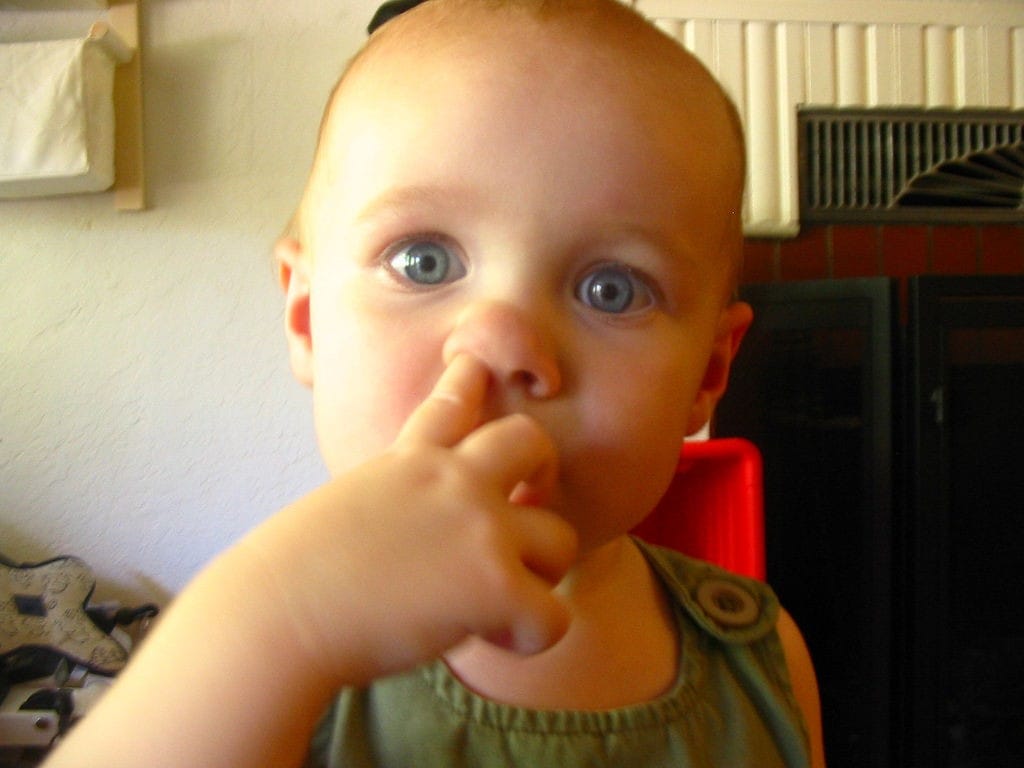 Zakaj si otroci vrtajo po nosu