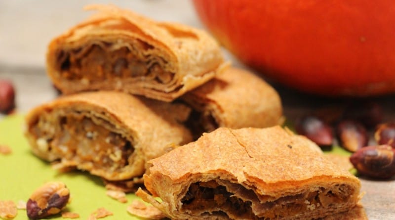 Zavitek z bučo hokaido, lešniki in orehi - recept