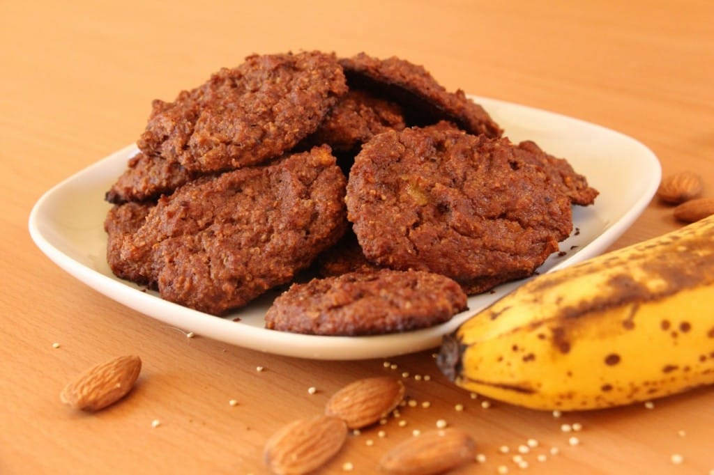 Z otrokom specite mandljeve piškote s kvinojo in brez jajc