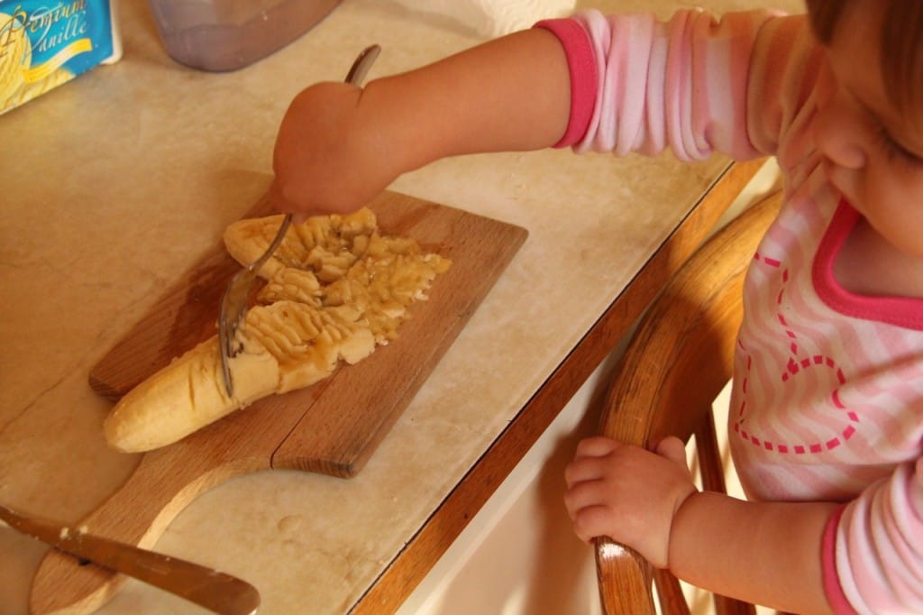 Z otrokom specite mandljeve piškote s kvinojo in brez jajc