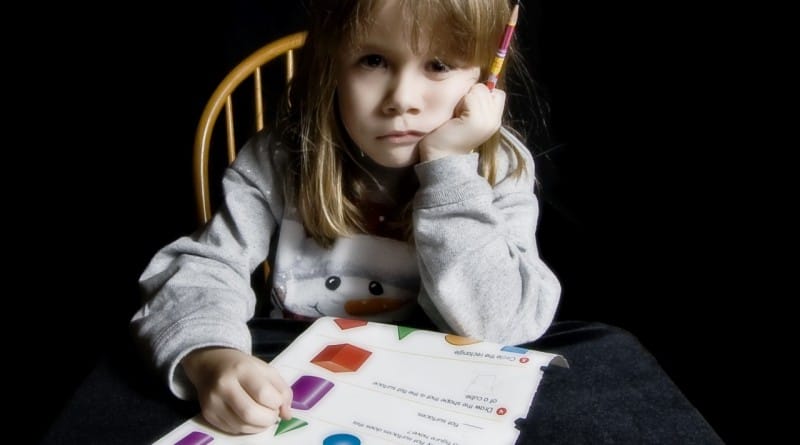 Kako otroka spodbudimo k opravljanju domačih nalog