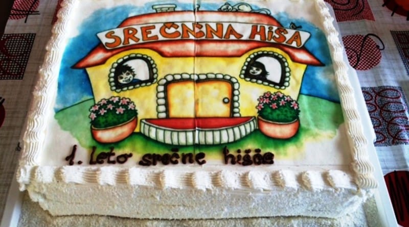 Srečna hiša upihnila prvo rojstnodnevno svečko