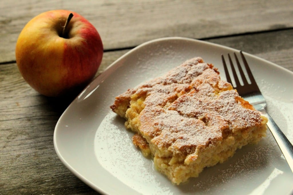 Zdrobov narastek z jabolki