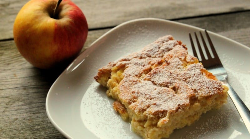 Zdrobov narastek z jabolki