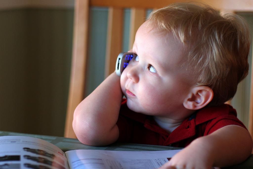 Zakaj morajo biti mobilne naprave prepovedane otrokom, mlajšim od 12 let