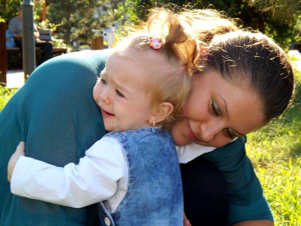 Zakaj so otroci tako nemogoči v bližini svojih mamic