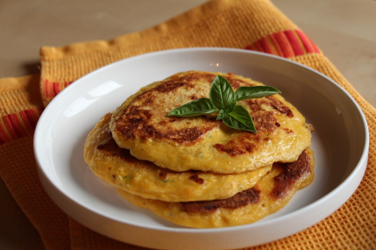 Koruzna omleta z baziliko