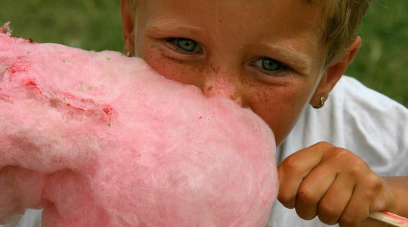 Odvisnost od sladkarij: »Daj mu čokolado, da ne bo lačen«