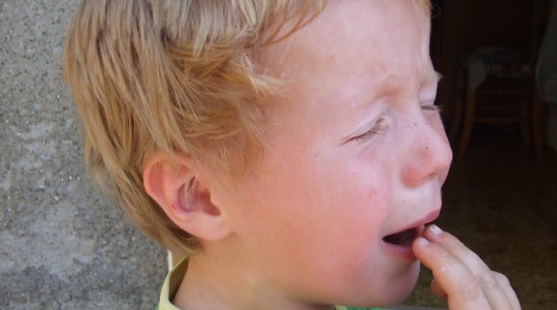 Otrok ima bolečine v trebuhu