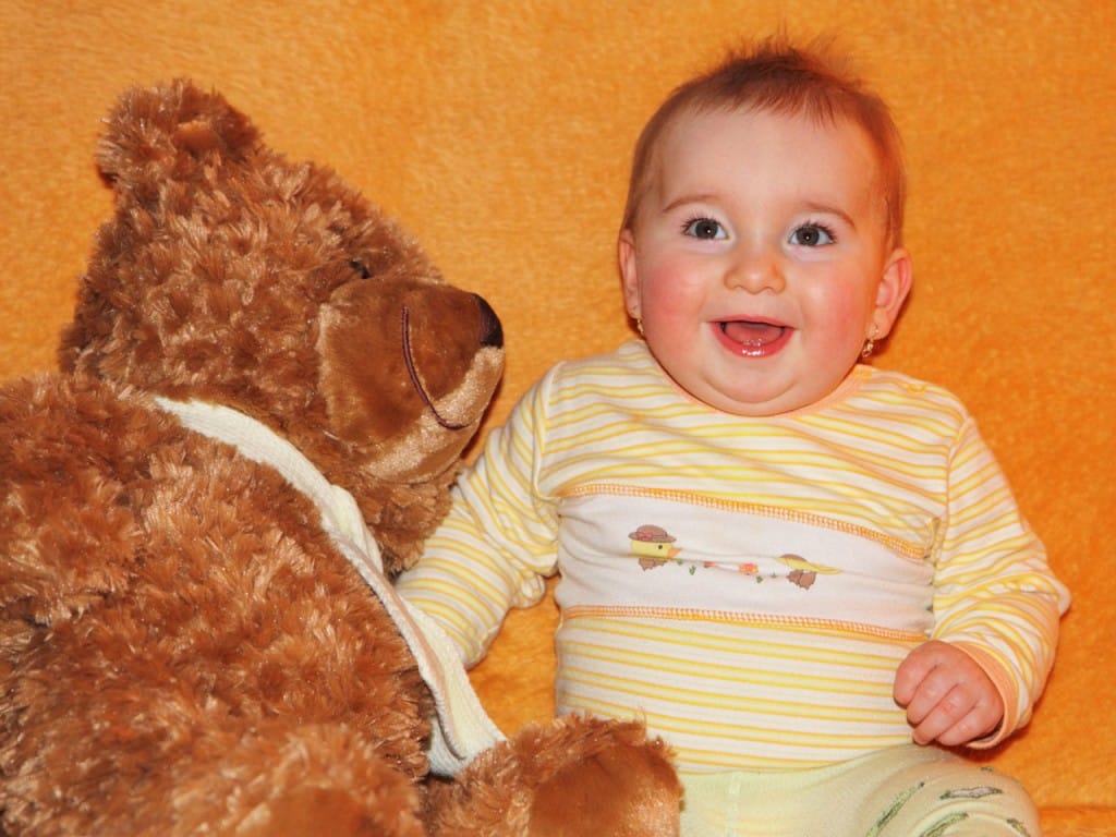 Še vedno verjamete mitu, da lahko dojenčka razvadite?