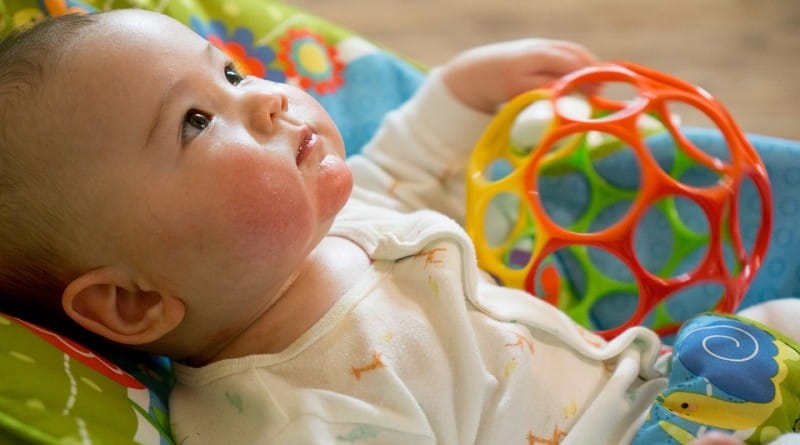 Ne posedajte dojenčka prezgodaj