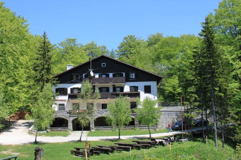 Planinski dom na Mrzlici (1.093 m)