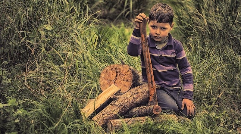 Rahlo zapostavljanje je boljše od zaščitniškega starševstva