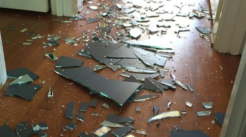 V napadu besa je razbil ogledalo. Reakcija njegove mame je neprecenljiva