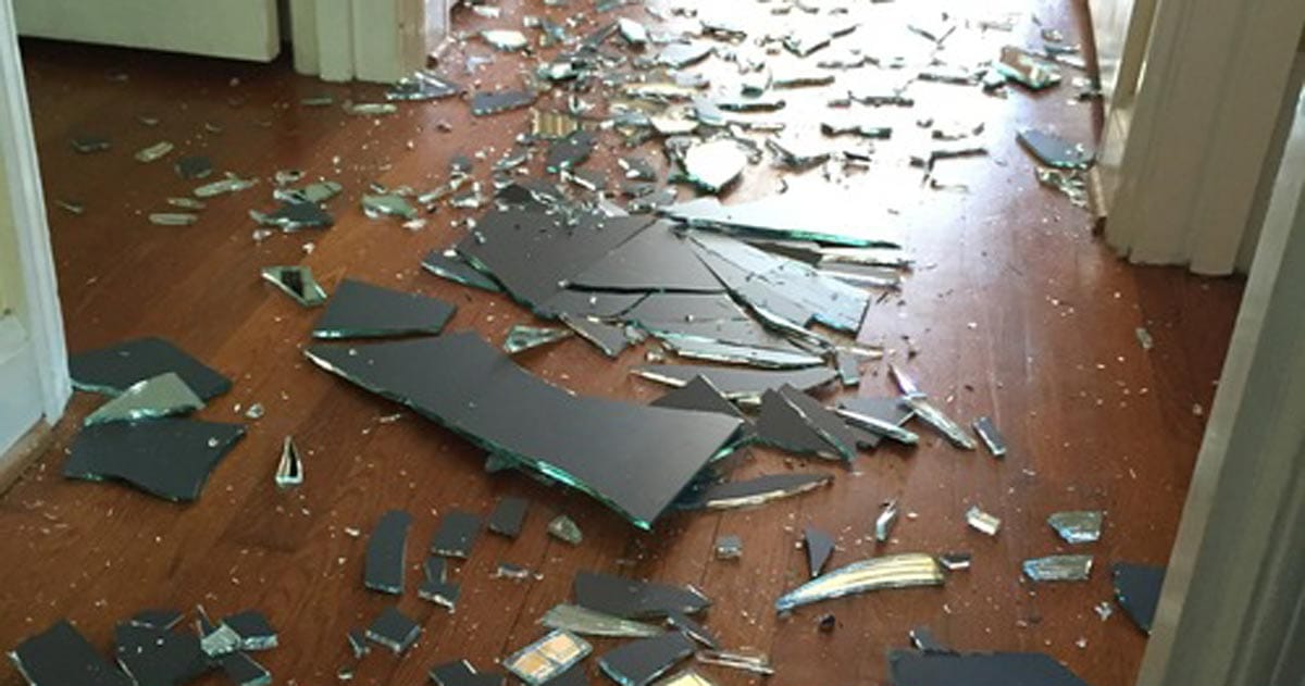 V napadu besa je razbil ogledalo. Reakcija njegove mame je neprecenljiva