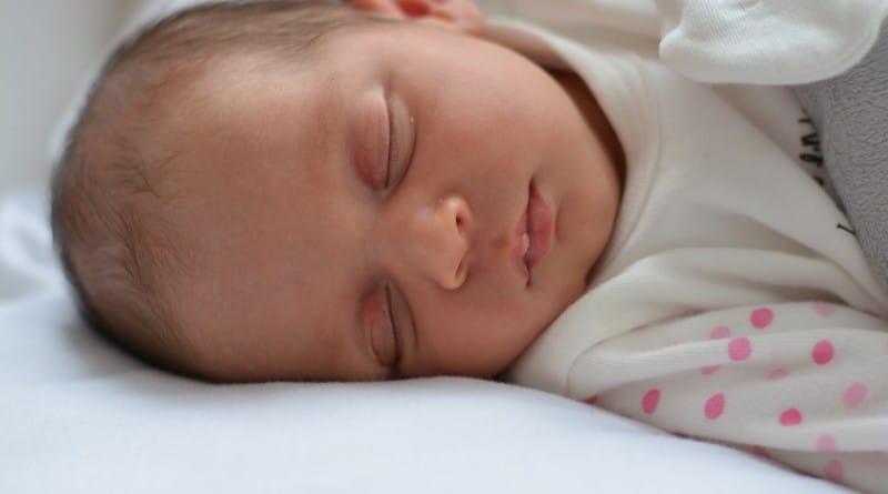 Video: Kako dojenčka uspavati v manj kot minuti