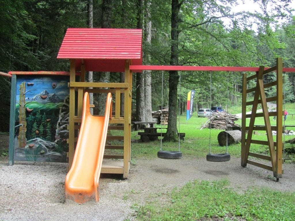 Koča pri Jelenovem studencu - otroška igrala