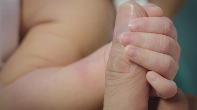 Pretirana skrb - otroke bi morali pustiti odrasti