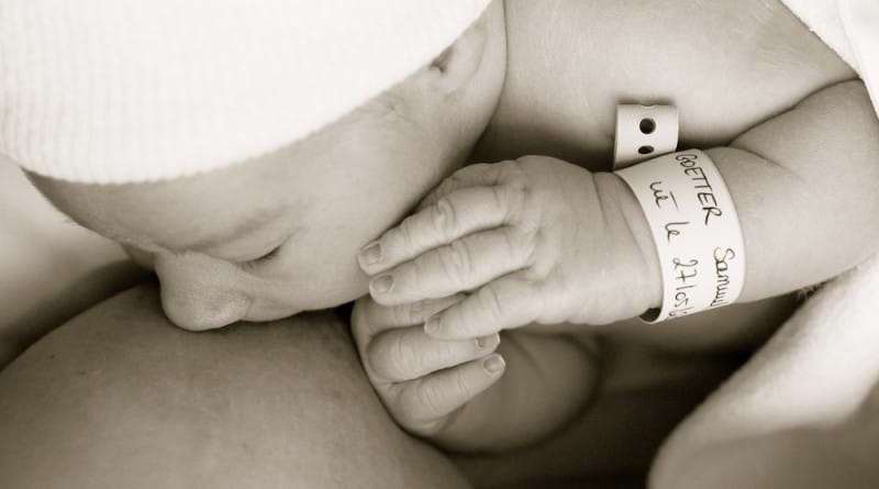 Draga mami, najlepša ti hvala, da me dojiš