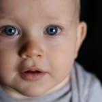 Razvoj dojenčka v osmem mesecu