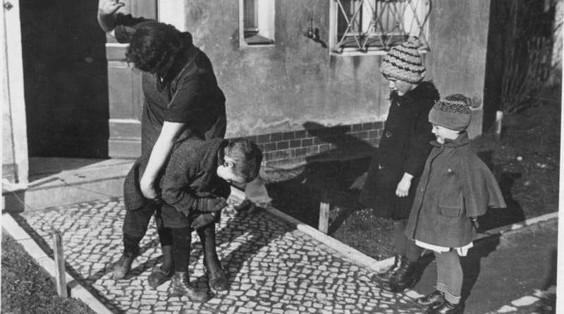 Starši šeškajo otroke že tisočletja