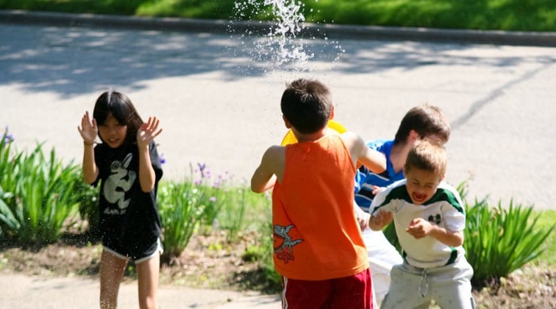 Zakaj starši tako trpimo in nas zaboli v srcu, ko se otroci prepirajo?