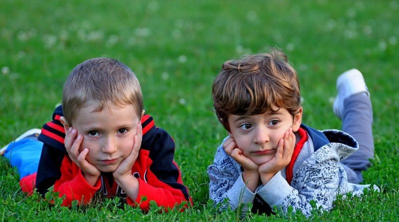 Nisem bil jaz! Kako postopati ob otrokovih lažeh?