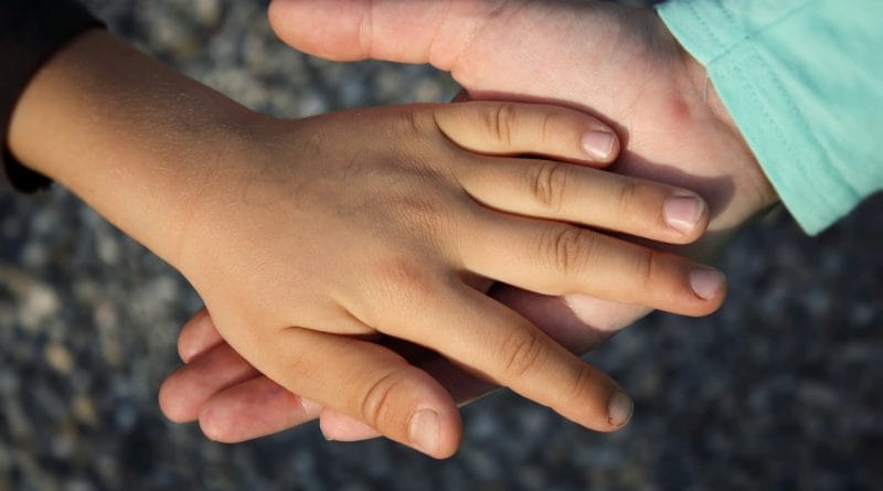 Asertivnost pri otrocih - pomagajmo jim, da se uprejo pritiskom sovrstnikov