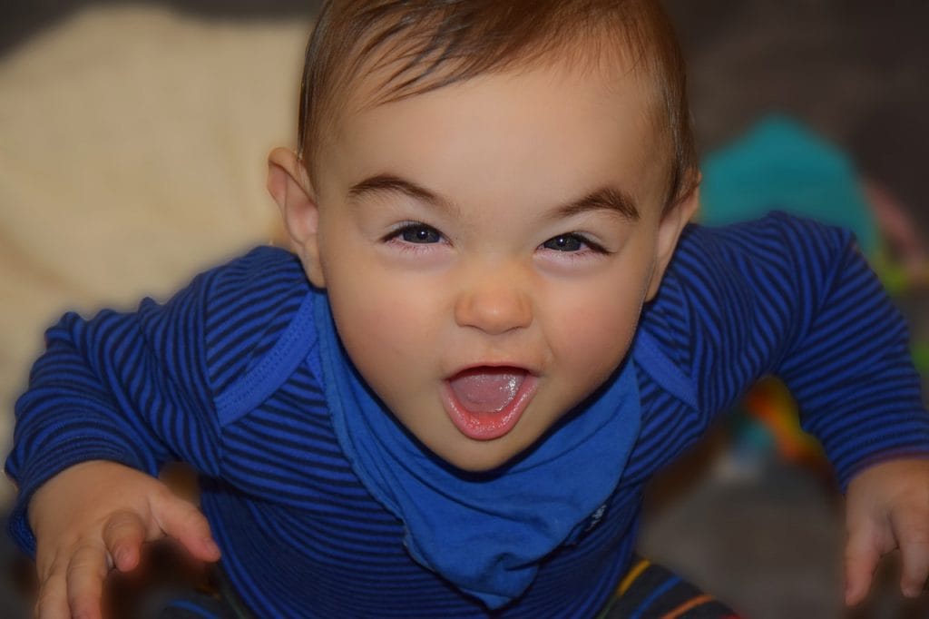 Otrok grize - kako pravilno ukrepati