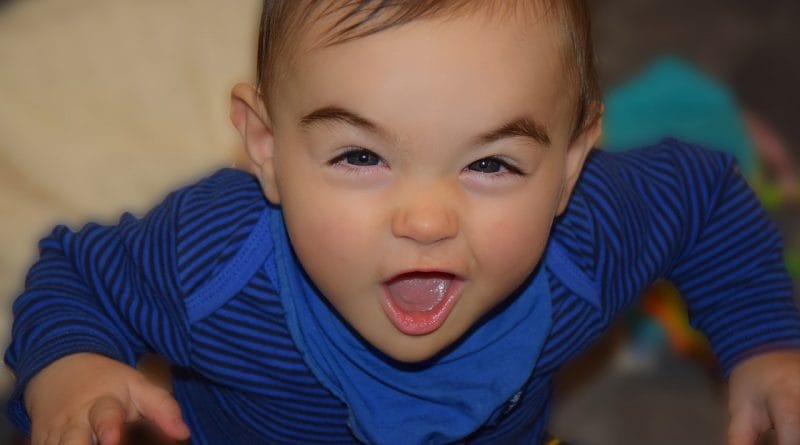 Otrok grize - kako pravilno ukrepati