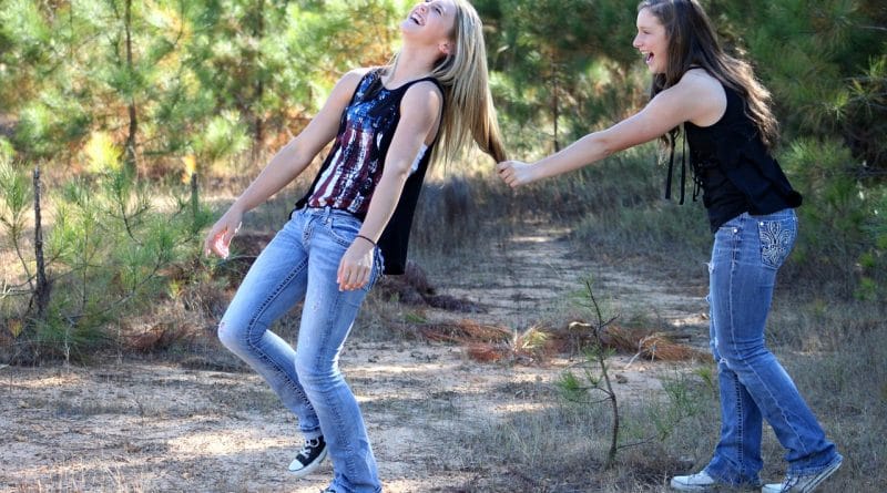 Živjo dojenček, na svidenje prijatelji - kako sistemsko ostajamo brez družabnega življenja