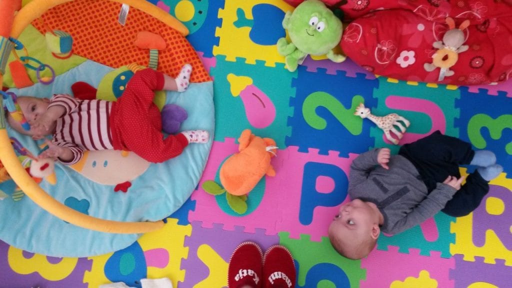 Kako preživeti prvo leto z dvojčki