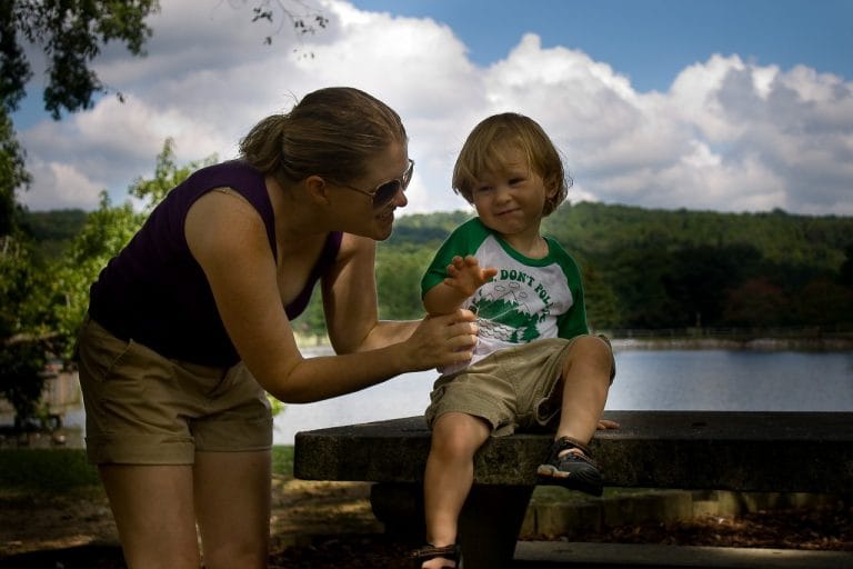 Žgečkanje otrok ni OK