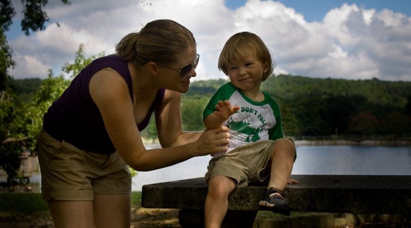 Žgečkanje otrok ni OK
