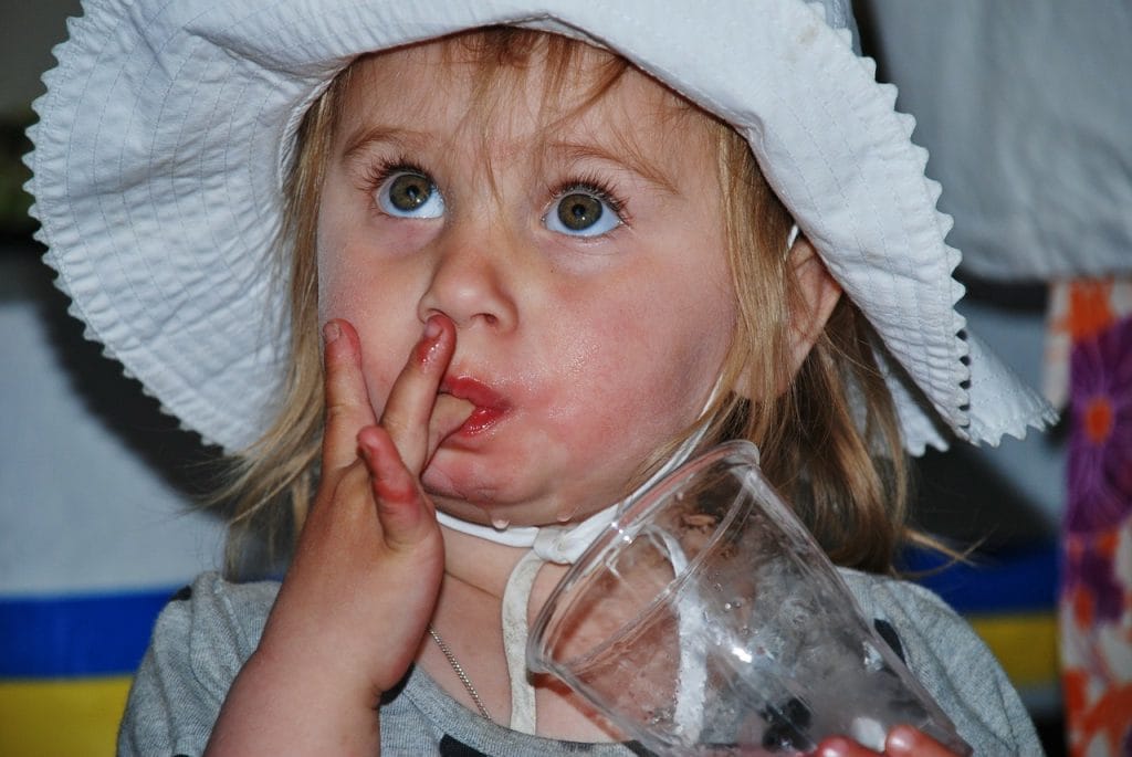 Kako bi umirila otrokove izbruhe in trmarjenje