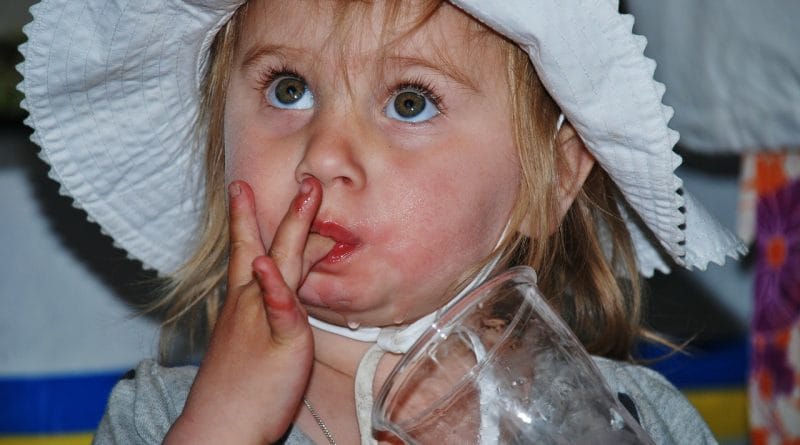 Kako bi umirila otrokove izbruhe in trmarjenje