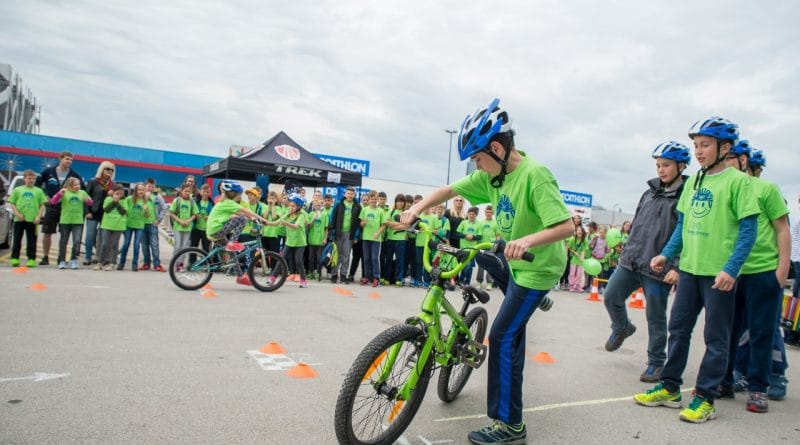 Varno na kolesu: Kako otroku omogočiti varno kolesarsko izkušnjo?