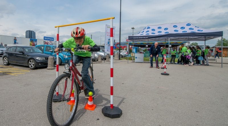 Varno na kolesu: Kako otroku omogočiti varno kolesarsko izkušnjo?