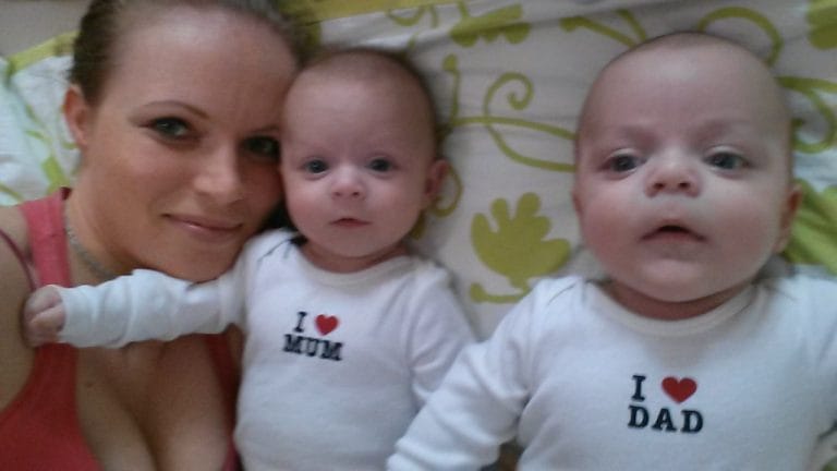 Mame dvojčkov: dvojna sreča in trojni občutek krivde