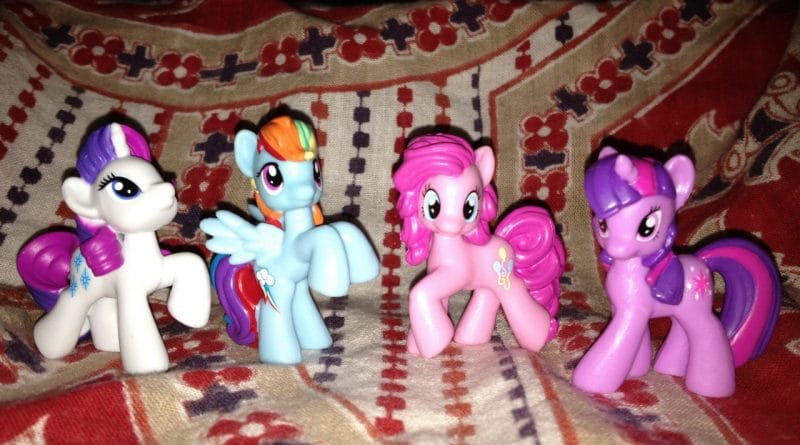 Introvertirani starši, ekstrovertiran otrok – na pomoč!