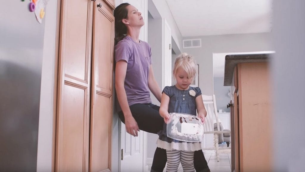 Normalen dan iz materine in otrokove perspektive